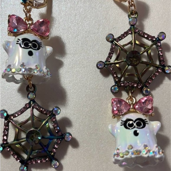 Betsey Johnson Ghost & Spider Web Drop Mismatch Earrings new!! - Picture 3 of 6